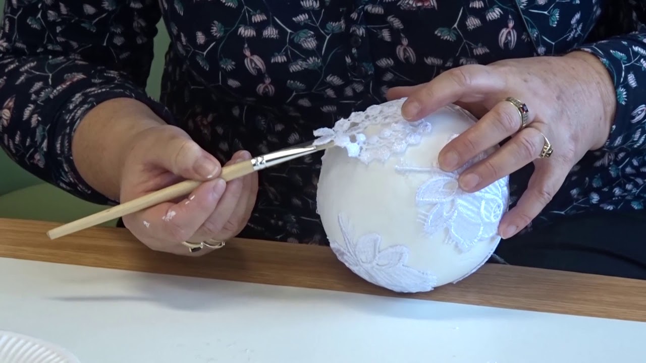 Decoupage – koronkowa bombka | Kreatywna KUBISZÓWKA