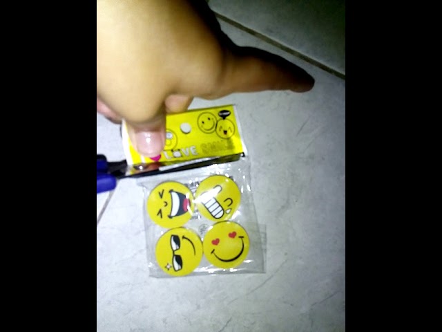 Vídeo relacionado con Gomas De Borrar Con Caritas Sonrientes, 100 Unidades Pequeñas Y Divertidas Gomas De Borrars, Emoji Emoticon Lápiz Goma Borrar, Para Cumpleaños Halloween Navidad Regalo, Recompensas De Los Maestros