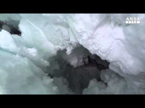Himalaya: Climber who fell into crevasse saved