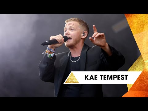 Kae Tempest - Statue In The Square (Glastonbury 2025)