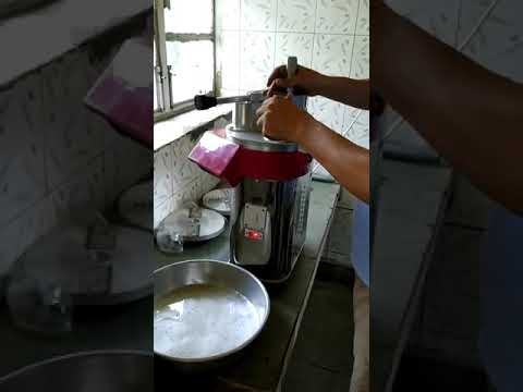 Onion slicer