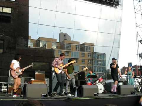 Deerhoof + Xiu Xiu - She's Lost Control - Williamsburg Waterfront