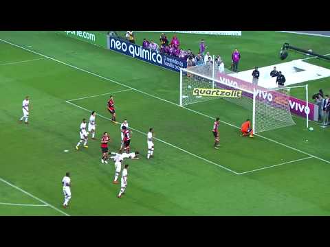 Belo cabeceio quase marcando um belo gol contra o São Paulo em 22/10/2017