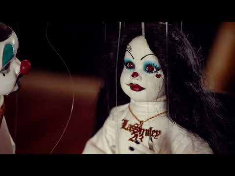 FUE EN UN CAFE (LA HISTORIA DE SMILEY) ~ DeCalifornia Feat. Gume  (Official Music Video)