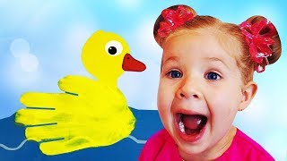 Diana draws animals with children&#39;s paints