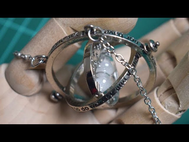 Vídeo relacionado con Harry Potter Silver Plated Time Turner Stud Earrings