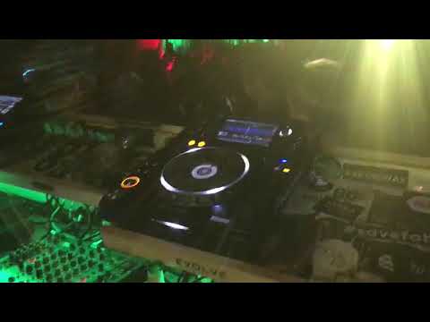 Okain playing Politics Of Dancing « Laid back » @Basing house London