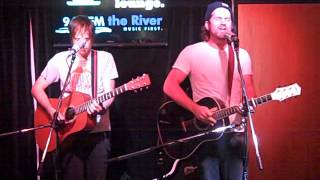 Matt Nathanson - Kinks Shirt (KRVB radio acoustic)