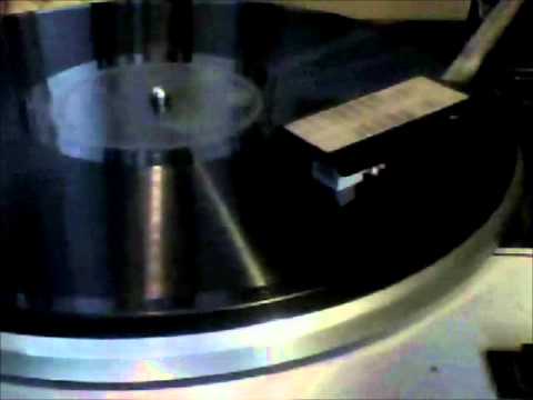 Bluebirds in the moonlight. Alice "Babs" Nilson med Nisse Linds Hottrio. Stockholm 1940.wmv