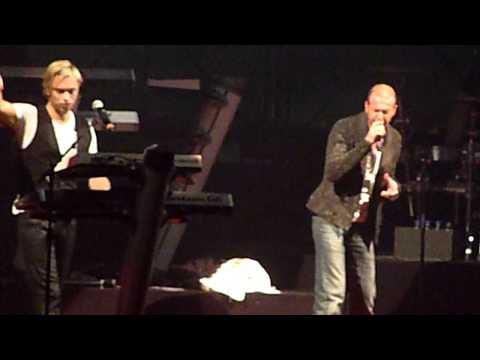 Milk Inc Eclipse - Regi & Stan Van Samang (The sun always shines on tv) part 1