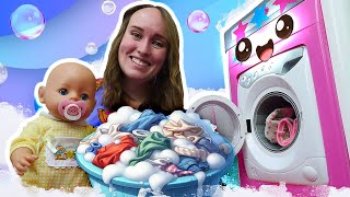 Puppen Video für Kinder mit Lana | Baby Puppen. Wir waschen Baby Born Emmas Kleidung.