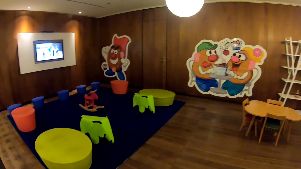 Qatar Airways Al Safwa First Class Lounge thumbnail
