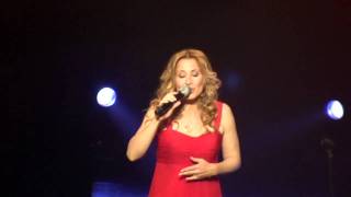 Lara fabian - l&#39;hymne à l&#39;amour  ( version acoustic )