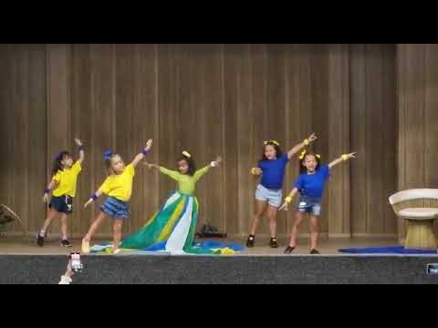 Apresentação cultural: Amarelo, Azul e Branco