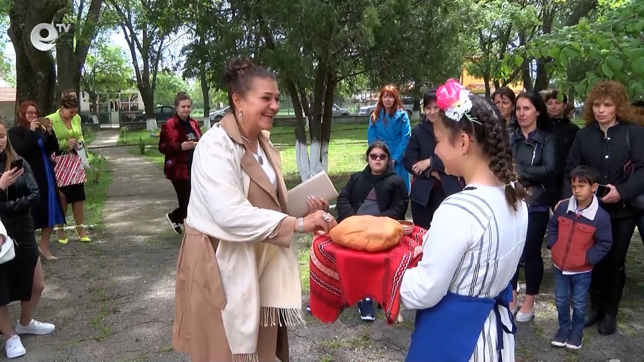 Мотивиращи фототапети красят класните стаи в училище "Христо Ботев" в хасковското село Войводово