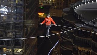 US daredevil Nik Wallenda completes Chicago skyscraper tightrope walk
