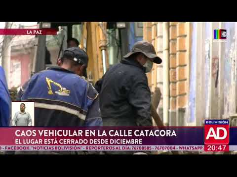 La Paz: Caos vehicular en la calle Catacora