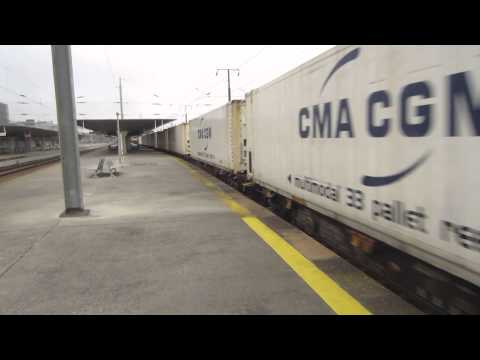 Massive freight train departs from Porto Campanhã