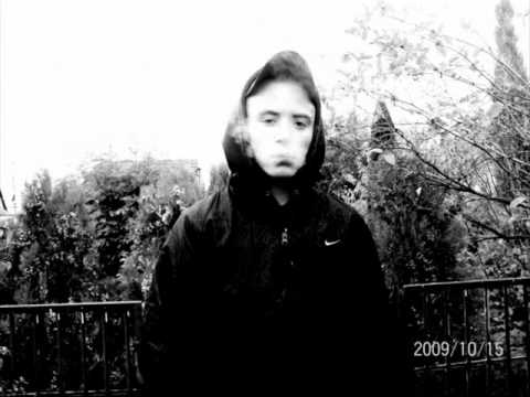 MłodyWND - Życie Wypierdala W Pędzie