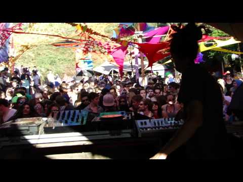 Xatrik at The Village 2011.MP4