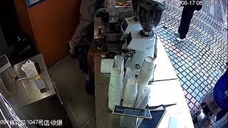 [問卦] Manner咖啡事件大家挺店員還是客人