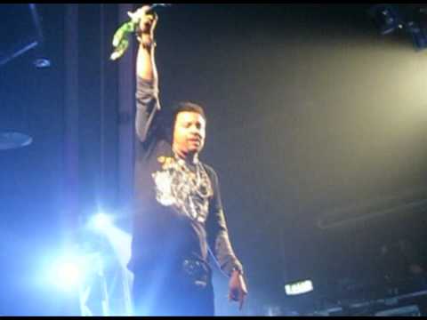 Shaggy 2009 Live in Bari - Fly High.avi