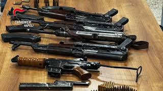 eccolo-l-arsenale-da-guerra-sequestrato-nel-napoletano