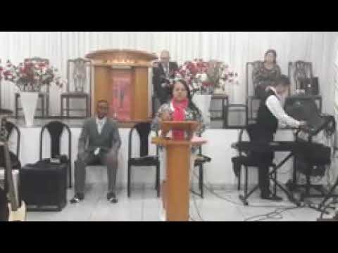 Rute Lopes(Esse Adorador) louvando ao Senhor na igreja Assembleia de Deus🎙🎼🎶🙏 🙌🙌