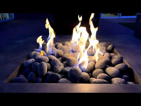 Freedom Fire Pits Tavola 42 in action