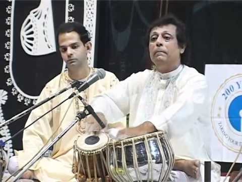 Pandit Swapan Chaudhary playing Dhere Dhere