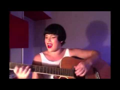 Júlia Tazzi - Corporate