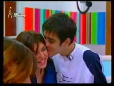 11/11/2004 Greg met du scotch dans les cheveux de Lucie