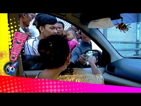 Mpok Atik Bagi-bagi Duit di Jalanan - Cumicam 18 Juli 2015