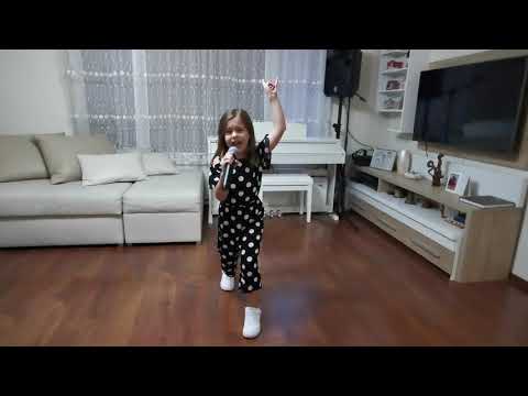 Iskra Ognyanova, 8 y.o., BULGARIA, Cryin (cover)