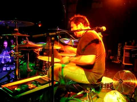 Mike Vanderhule Y&T drum solo cardiff uk 24/9/08
