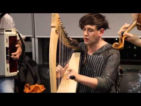 Patrick Wolf - 'Wind In The Wires' (Live In The NME Office)
