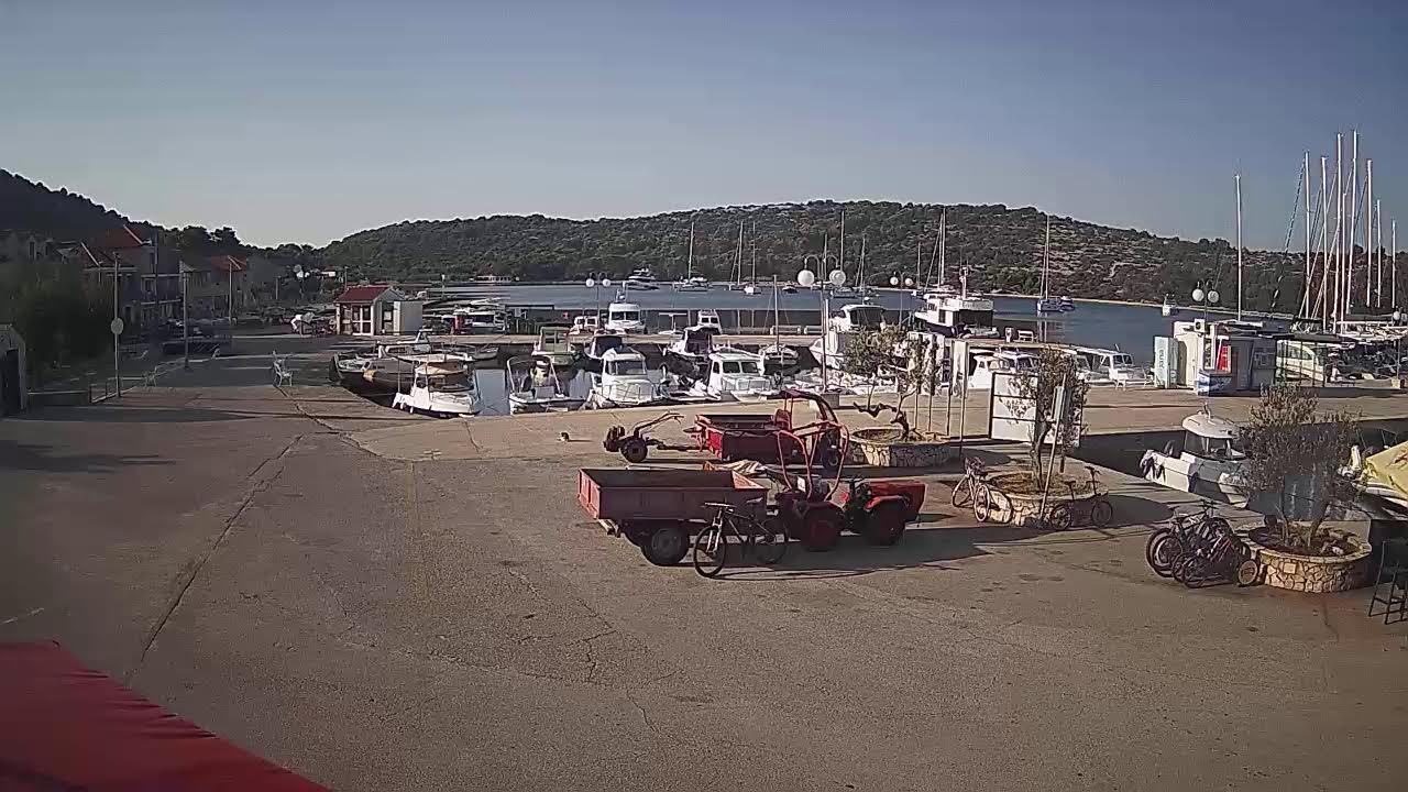 Live webcam view of Panorama del Puerto de Kaprije