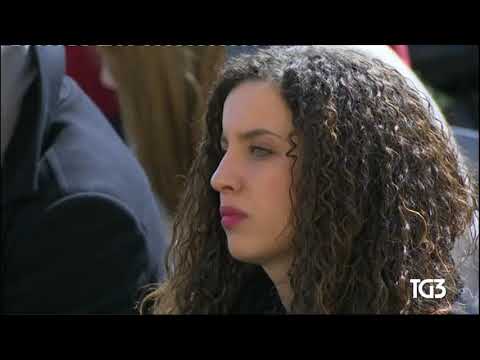 dal TG3 25-3-2018 - predica demagogica di Papa Francesco - palme  e demagogia ai giovani