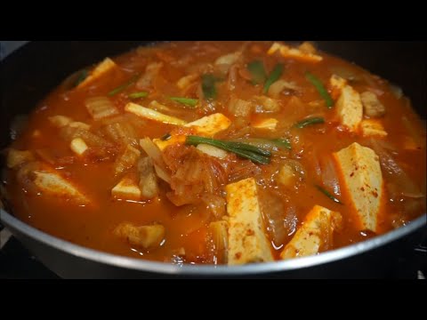 Kimchi Jjigae (김치찌개) | Ensopado de barriga de porco Kimchi