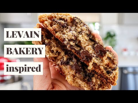 Levain Bakery Chocolate Chip Walnut Cookies | Vegan Recipe (Crispy Exterior & Gooey Interior!)