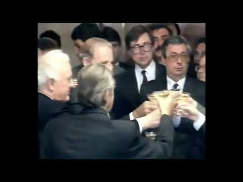 – Teaser. La caída de un muro. La transformación de un mundo