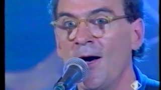 James Taylor sings &quot;Line Em up&quot; from a concert in Milan 1997