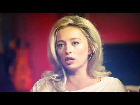 Star sings with her Mother