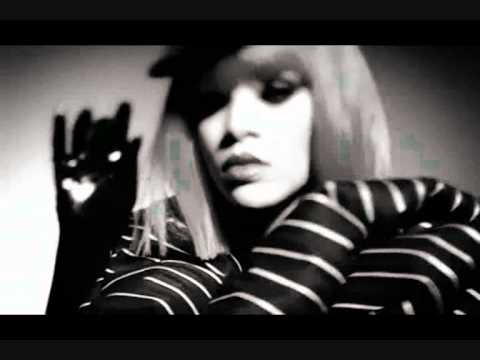 A-RHIANNA-IRONMAIDEN-ROCKSTAR.wmv