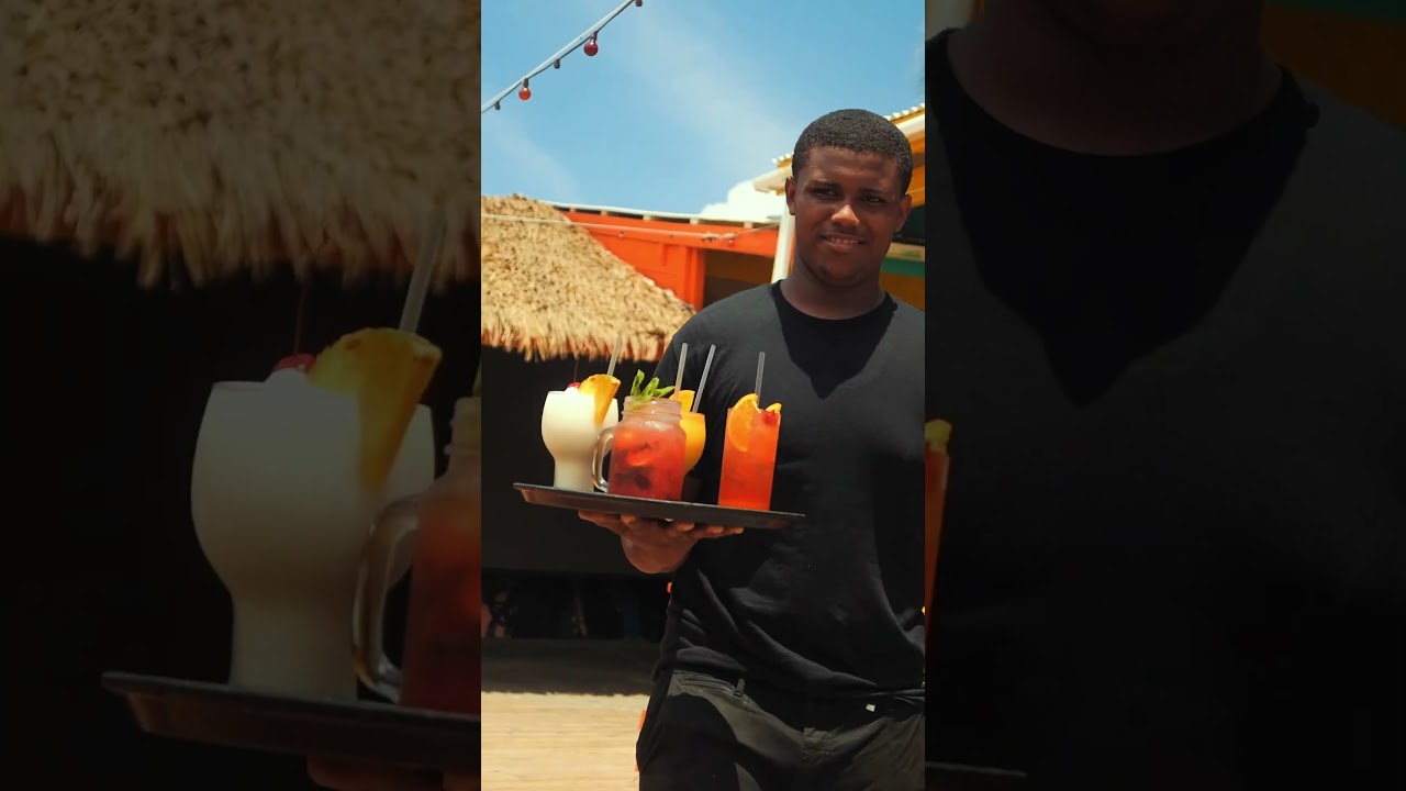 BEST PLACES TO EAT AND RELAX IN ST MAARTEN 2026: 𝐒𝐚𝐧𝐝𝐛𝐚𝐫 𝐁𝐞𝐚𝐜𝐡 𝐁𝐚𝐫 - 𝐌𝐚𝐡𝐨 𝐁𝐞𝐚𝐜𝐡 | WEARESXM.com