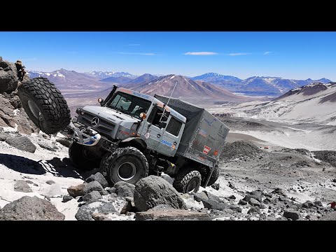 Unimog expedition team sets world height record.