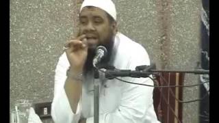 صورة الشيخ سمير مصطفي في مسجد التوحيد المشتل