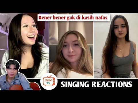 Sampe ngebet banget ini cewek bule abis di nyanyiin wkwkwk SINGING REACTIONS OmeTV