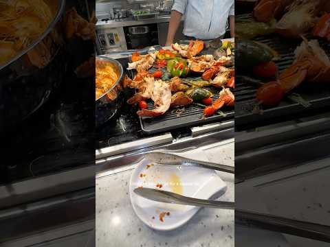 Thumbnail for FREE FOOD ON STAR OF THE SEAS 🦞 #staroftheseas #royalcaribbean #cruise #cruisefood #cruisevlog