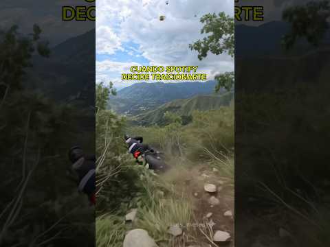 La mala pa spotify 😂😂😂 #motorcycle #accident #bikers #shorts #colombia